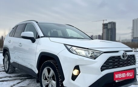 Toyota RAV4, 2019 год, 3 440 000 рублей, 3 фотография