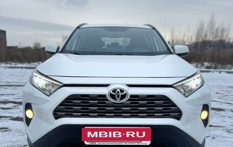 Toyota RAV4, 2019 год, 3 440 000 рублей, 2 фотография