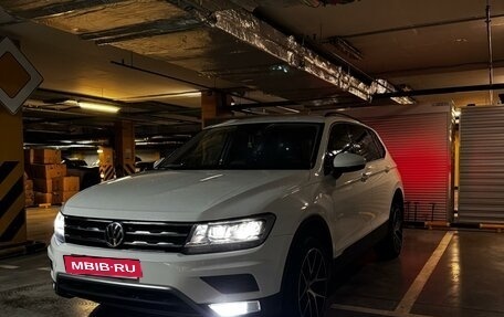 Volkswagen Tiguan II, 2019 год, 2 450 000 рублей, 2 фотография