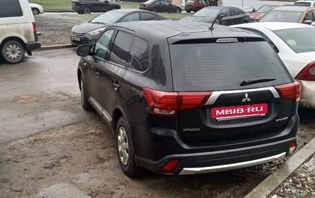 Mitsubishi Outlander III рестайлинг 3, 2015 год, 1 650 000 рублей, 4 фотография