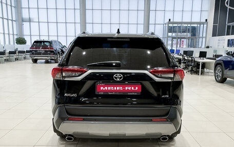 Toyota RAV4, 2021 год, 3 350 000 рублей, 7 фотография