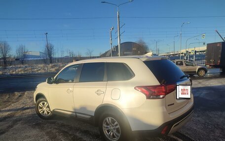 Mitsubishi Outlander III рестайлинг 3, 2019 год, 2 300 000 рублей, 3 фотография