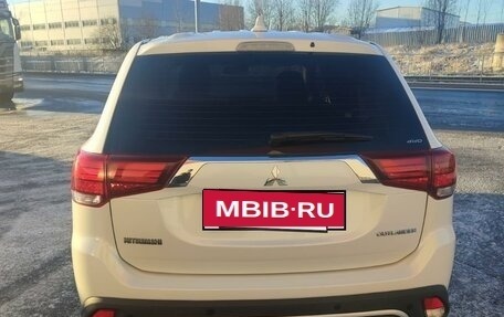 Mitsubishi Outlander III рестайлинг 3, 2019 год, 2 300 000 рублей, 2 фотография