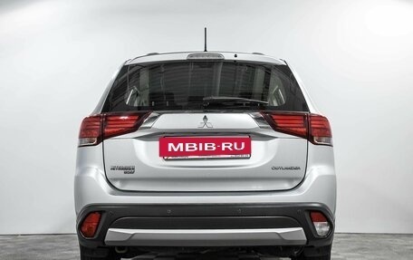 Mitsubishi Outlander III рестайлинг 3, 2015 год, 1 893 000 рублей, 5 фотография