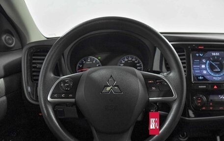 Mitsubishi Outlander III рестайлинг 3, 2015 год, 1 893 000 рублей, 8 фотография