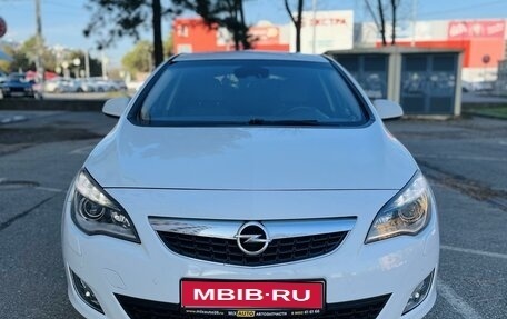 Opel Astra J, 2010 год, 870 000 рублей, 1 фотография