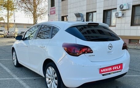 Opel Astra J, 2010 год, 870 000 рублей, 3 фотография