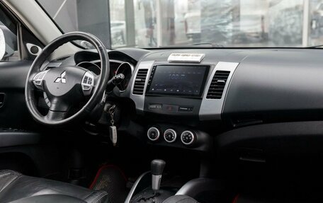 Mitsubishi Outlander III рестайлинг 3, 2007 год, 1 500 000 рублей, 10 фотография