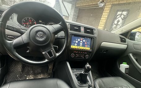 Volkswagen Jetta VI, 2012 год, 1 000 000 рублей, 1 фотография