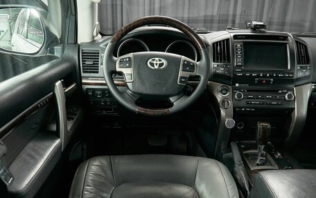 Toyota Land Cruiser 200, 2010 год, 3 499 000 рублей, 21 фотография