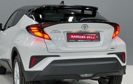 Toyota C-HR I рестайлинг, 2022 год, 3 500 000 рублей, 9 фотография