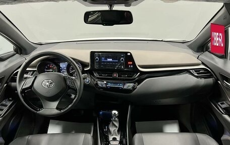 Toyota C-HR I рестайлинг, 2022 год, 3 500 000 рублей, 28 фотография