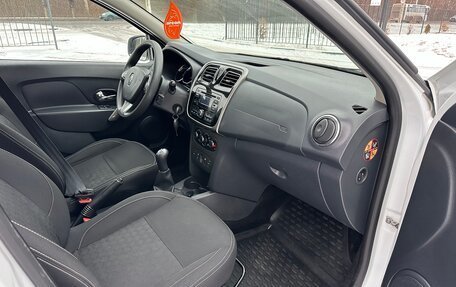 Renault Logan II, 2016 год, 899 000 рублей, 7 фотография