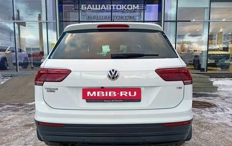 Volkswagen Tiguan II, 2017 год, 2 399 000 рублей, 5 фотография