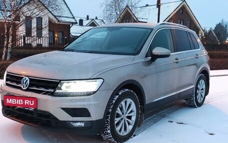 Volkswagen Tiguan II, 2017 год, 2 420 000 рублей, 2 фотография