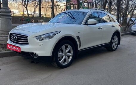 Infiniti FX II, 2012 год, 2 100 000 рублей, 2 фотография