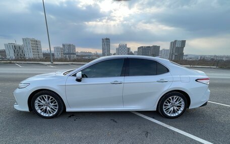 Toyota Camry, 2019 год, 3 299 000 рублей, 6 фотография