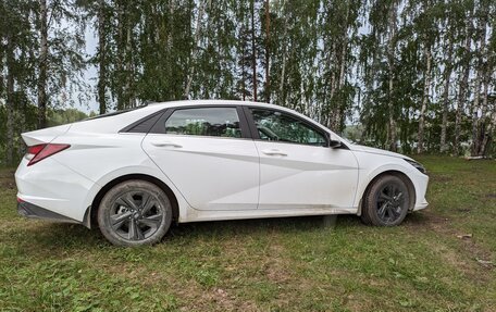 Hyundai Elantra, 2021 год, 2 350 000 рублей, 3 фотография