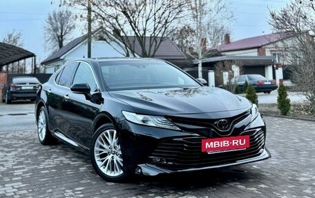 Toyota Camry, 2020 год, 3 290 000 рублей, 2 фотография