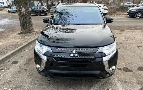 Mitsubishi Outlander III рестайлинг 3, 2019 год, 2 750 000 рублей, 6 фотография