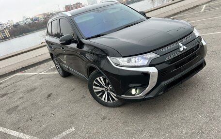 Mitsubishi Outlander III рестайлинг 3, 2019 год, 2 750 000 рублей, 8 фотография