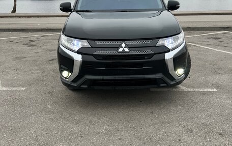 Mitsubishi Outlander III рестайлинг 3, 2019 год, 2 750 000 рублей, 11 фотография