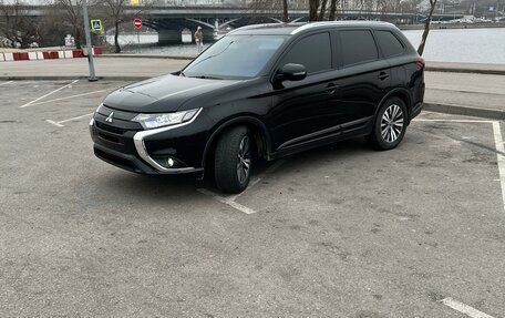 Mitsubishi Outlander III рестайлинг 3, 2019 год, 2 750 000 рублей, 12 фотография