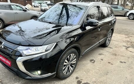 Mitsubishi Outlander III рестайлинг 3, 2019 год, 2 750 000 рублей, 7 фотография