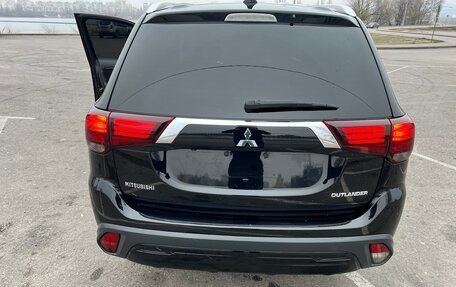 Mitsubishi Outlander III рестайлинг 3, 2019 год, 2 750 000 рублей, 24 фотография