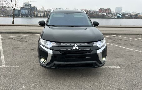 Mitsubishi Outlander III рестайлинг 3, 2019 год, 2 750 000 рублей, 15 фотография