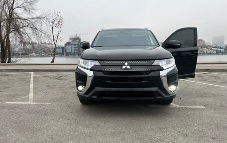 Mitsubishi Outlander III рестайлинг 3, 2019 год, 2 750 000 рублей, 27 фотография