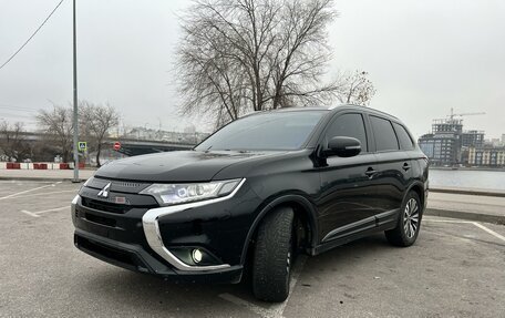 Mitsubishi Outlander III рестайлинг 3, 2019 год, 2 750 000 рублей, 23 фотография