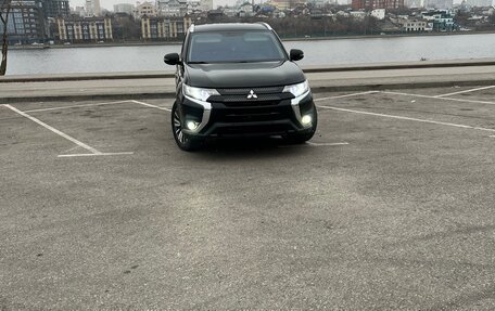 Mitsubishi Outlander III рестайлинг 3, 2019 год, 2 750 000 рублей, 22 фотография