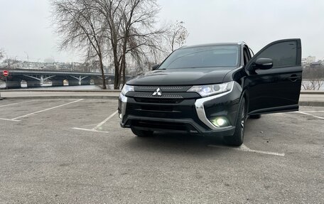 Mitsubishi Outlander III рестайлинг 3, 2019 год, 2 750 000 рублей, 32 фотография