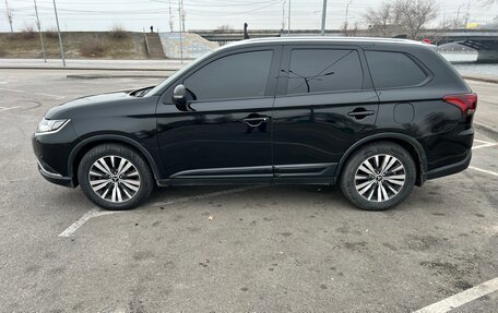 Mitsubishi Outlander III рестайлинг 3, 2019 год, 2 750 000 рублей, 35 фотография