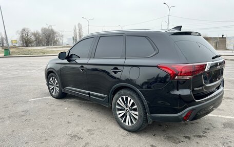 Mitsubishi Outlander III рестайлинг 3, 2019 год, 2 750 000 рублей, 36 фотография