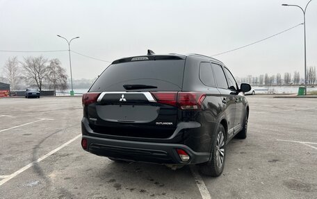 Mitsubishi Outlander III рестайлинг 3, 2019 год, 2 750 000 рублей, 38 фотография