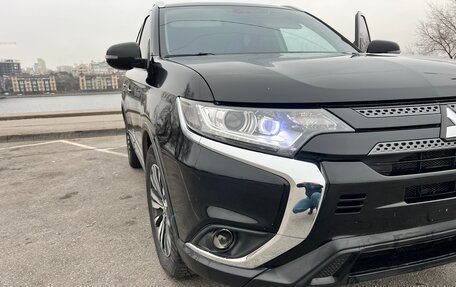 Mitsubishi Outlander III рестайлинг 3, 2019 год, 2 750 000 рублей, 33 фотография