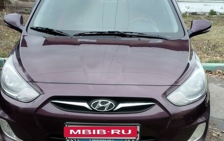 Hyundai Solaris II рестайлинг, 2011 год, 750 000 рублей, 4 фотография