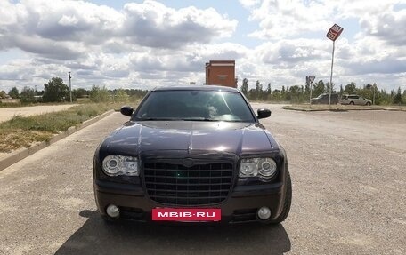 Chrysler 300C II, 2005 год, 700 000 рублей, 1 фотография