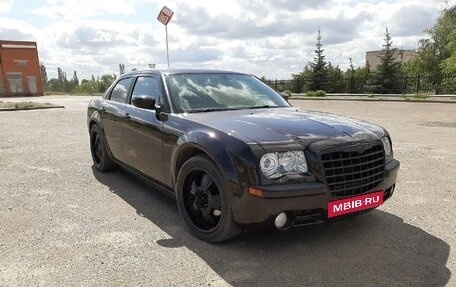 Chrysler 300C II, 2005 год, 700 000 рублей, 2 фотография