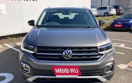 Volkswagen T-Roc I, 2021 год, 1 670 000 рублей, 2 фотография