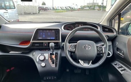 Toyota Sienta II, 2021 год, 1 370 000 рублей, 9 фотография