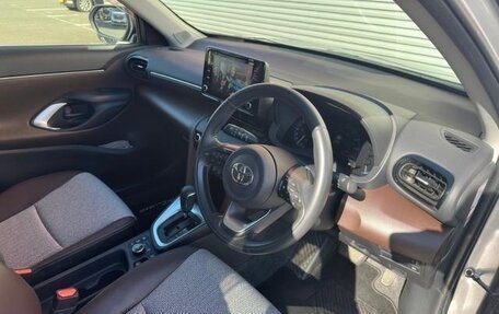 Toyota Yaris Cross, 2020 год, 1 750 000 рублей, 14 фотография