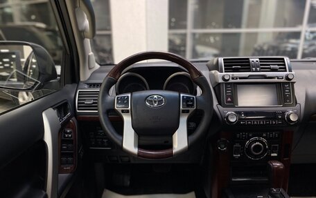 Toyota Land Cruiser Prado 150 рестайлинг 2, 2016 год, 4 699 999 рублей, 6 фотография