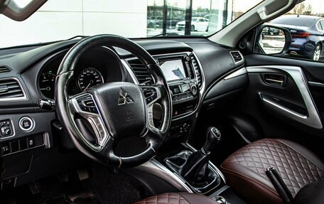 Mitsubishi Pajero Sport III рестайлинг, 2019 год, 2 680 000 рублей, 12 фотография