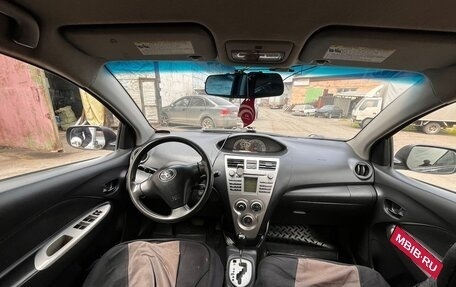 Toyota Yaris III рестайлинг, 2008 год, 700 000 рублей, 1 фотография