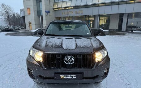 Toyota Land Cruiser Prado 150 рестайлинг 2, 2022 год, 9 400 000 рублей, 7 фотография