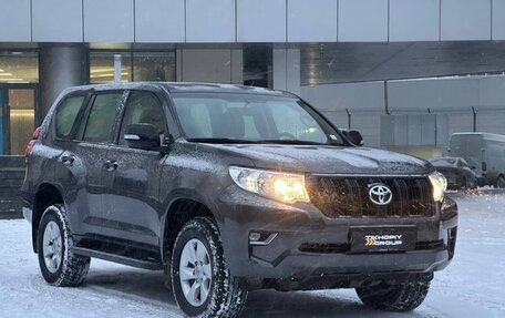 Toyota Land Cruiser Prado 150 рестайлинг 2, 2022 год, 9 400 000 рублей, 8 фотография