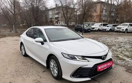 Toyota Camry, 2021 год, 2 950 000 рублей, 2 фотография